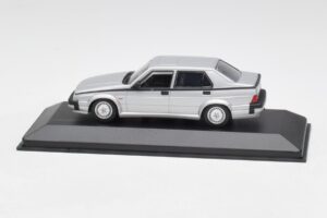 Alfa Romeo 75 3.0 V6 Сребрист Minichamps 1:43 400120461 Метал