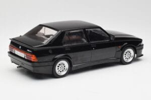Alfa Romeo 75 Turbo Evoluzione Черен MCG 1:18 MCG18429 Метал — снимка 2 от 6