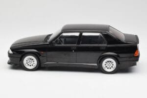 Alfa Romeo 75 Turbo Evoluzione Черен MCG 1:18 MCG18429 Метал — снимка 3 от 6