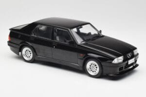 Alfa Romeo 75 Turbo Evoluzione Черен MCG 1:18 MCG18429 Метал — снимка 4 от 6