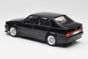 Alfa Romeo 75 Turbo Evoluzione Черен MCG 1:18 MCG18429 Метал — снимка 5 от 6