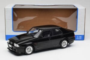 Alfa Romeo 75 Turbo Evoluzione Черен MCG 1:18 MCG18429 Метал — снимка 6 от 6