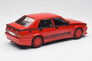 Alfa Romeo 75 Turbo Evoluzione Червен MCG 1:18 MCG18428 Метал — снимка 2 от 6