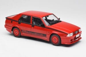 Alfa Romeo 75 Turbo Evoluzione Червен MCG 1:18 MCG18428 Метал — снимка 4 от 6