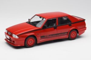 Alfa Romeo 75 Turbo Evoluzione Червен MCG 1:18 MCG18428 Метал