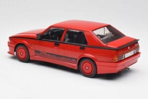 Alfa Romeo 75 Turbo Evoluzione Червен MCG 1:18 MCG18428 Метал — снимка 5 от 6