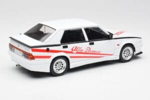 Alfa Romeo 75 Turbo Evoluzione Бял MCG 1:18 MCG18430 Метал — снимка 2 от 6