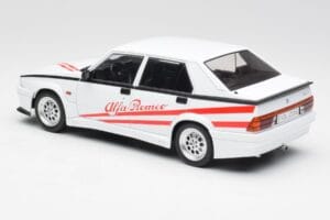 Alfa Romeo 75 Turbo Evoluzione Бял MCG 1:18 MCG18430 Метал — снимка 5 от 6