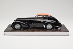 Alfa Romeo 8C 2900B Lungo Черен Minichamps 1:18 100120421 Метал