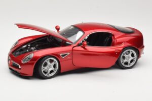 Alfa Romeo 8C Competizione Червен Bburago 1:18 18-11021 Метал — снимка 2 от 8