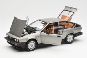 Alfa Romeo Alfetta GTV 2.0 Сив Металик AUTOart 1:18 70147 Метал — снимка 2 от 8
