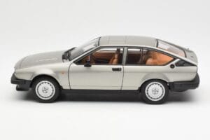Alfa Romeo Alfetta GTV 2.0 Сив Металик AUTOart 1:18 70147 Метал — снимка 4 от 8