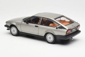 Alfa Romeo Alfetta GTV 2.0 Сив Металик AUTOart 1:18 70147 Метал — снимка 7 от 8