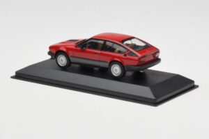 Alfa Romeo Alfetta GTV6 Червен Minichamps 1:43 400120140 Метал — снимка 3 от 4