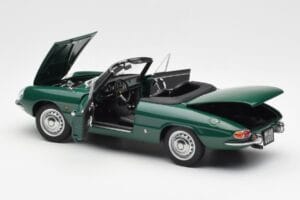 Alfa Romeo Duetto Spider Зелен AUTOart 1:18 70138 Метал — снимка 5 от 8