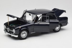 Alfa Romeo Giulia 1300 Син Minichamps 1:18 180120905 Метал — снимка 2 от 8
