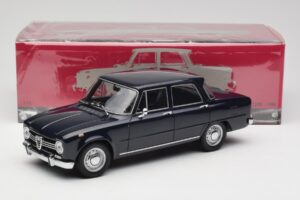 Alfa Romeo Giulia 1300 Син Minichamps 1:18 180120905 Метал — снимка 8 от 8