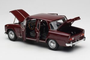 Alfa Romeo Giulia 1300 Тъмночервен Minichamps 1:18 180120906 Метал — снимка 5 от 8