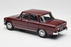 Alfa Romeo Giulia 1300 Тъмночервен Minichamps 1:18 180120906 Метал — снимка 7 от 8