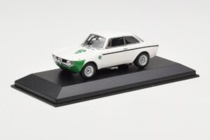 Alfa Romeo Giulia 1300 GTA Junior Бял Minichamps 1:43 400120601 Метал — снимка 2 от 3