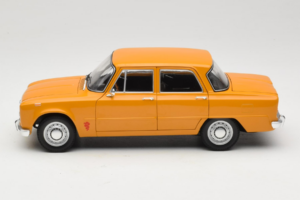 Alfa Romeo Giulia 1300 Super Оранжев Minichamps 1:18 180120900 Метал — снимка 4 от 8