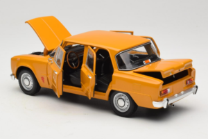 Alfa Romeo Giulia 1300 Super Оранжев Minichamps 1:18 180120900 Метал — снимка 5 от 8