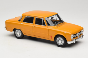 Alfa Romeo Giulia 1300 Super Оранжев Minichamps 1:18 180120900 Метал — снимка 6 от 8