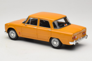 Alfa Romeo Giulia 1300 Super Оранжев Minichamps 1:18 180120900 Метал — снимка 7 от 8