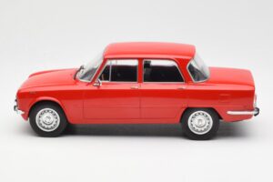 Alfa Romeo Giulia Nuova Super Червен MCG 1:18 MCG18145 Метал — снимка 3 от 6