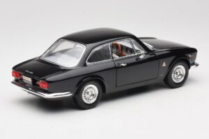 Alfa Romeo Giulia Sprint GTA Черен Road Signature 1:18 92348 Метал — снимка 3 от 8