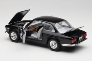 Alfa Romeo Giulia Sprint GTA Черен Road Signature 1:18 92348 Метал — снимка 5 от 8