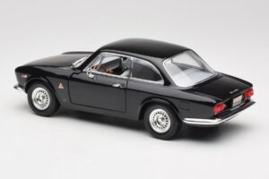 Alfa Romeo Giulia Sprint GTA Черен Road Signature 1:18 92348 Метал — снимка 7 от 8