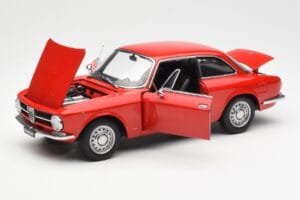 Alfa Romeo GT 1300 Junior LHD Червен AUTOart 1:18 70131 Метал — снимка 2 от 8