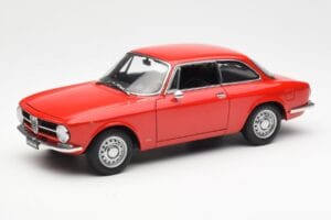 Alfa Romeo GT 1300 Junior LHD Червен AUTOart 1:18 70131 Метал