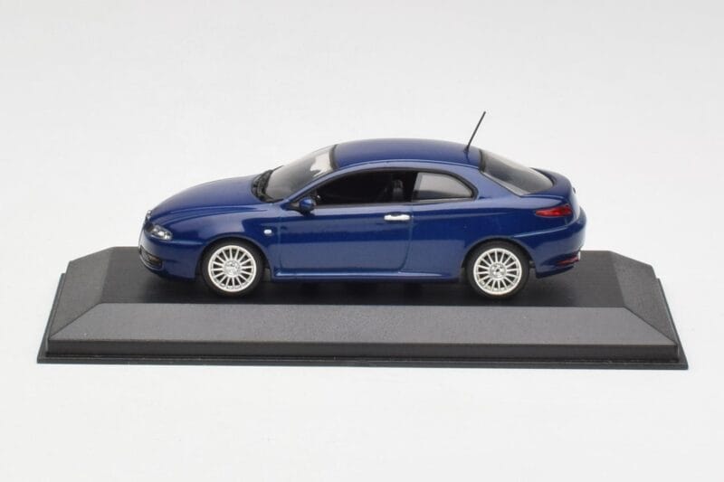 Alfa Romeo GT Dark Blue Metallic Minichamps 1:43 400120326 Метал