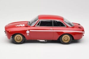 Alfa Romeo GTA 1300 Junior Червен Minichamps 1:18 155120020 Метал — снимка 3 от 6
