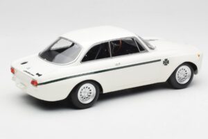 Alfa Romeo GTA 1300 Junior Бял Minichamps 1:18 155120021 Метал — снимка 2 от 6