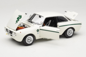Alfa Romeo GTA 1300 Junior Бял Minichamps 1:18 100120501 Метал — снимка 2 от 8