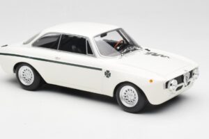 Alfa Romeo GTA 1300 Junior Бял Minichamps 1:18 155120021 Метал — снимка 4 от 6