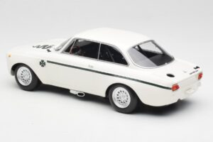Alfa Romeo GTA 1300 Junior Бял Minichamps 1:18 155120021 Метал — снимка 5 от 6