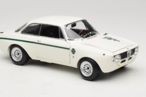 Alfa Romeo GTA 1300 Junior Бял Minichamps 1:18 100120501 Метал — снимка 6 от 8