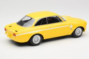 Alfa Romeo GTA 1300 Junior Жълт Minichamps 1:18 155120024 Метал — снимка 3 от 6