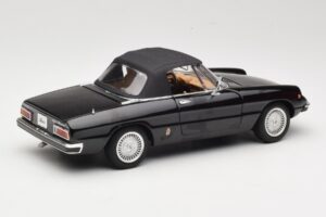 Alfa Romeo Spider 916 Veloce Черен Ricko 1:18 32107 Метал — снимка 3 от 8