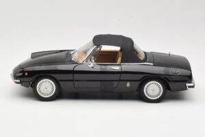 Alfa Romeo Spider 916 Veloce Черен Ricko 1:18 32107 Метал — снимка 4 от 8
