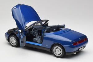 Alfa Romeo Spider 916 Periwinkle Син Maisto 1:18 50308 Метал — снимка 4 от 7