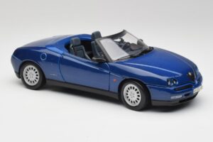 Alfa Romeo Spider 916 Periwinkle Син Maisto 1:18 50308 Метал — снимка 5 от 7