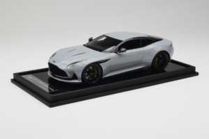 Aston Martin DB12 Nardo Gray MotorHelix 1:18 MH027NG Смола — снимка 2 от 7