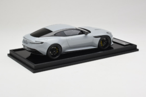 Aston Martin DB12 Nardo Gray MotorHelix 1:18 MH027NG Смола — снимка 3 от 7