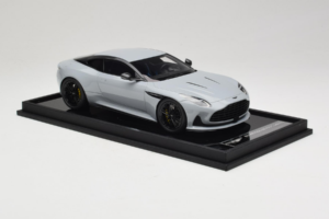 Aston Martin DB12 Nardo Gray MotorHelix 1:18 MH027NG Смола — снимка 4 от 7