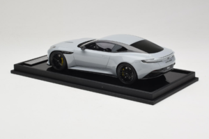 Aston Martin DB12 Nardo Gray MotorHelix 1:18 MH027NG Смола — снимка 5 от 7